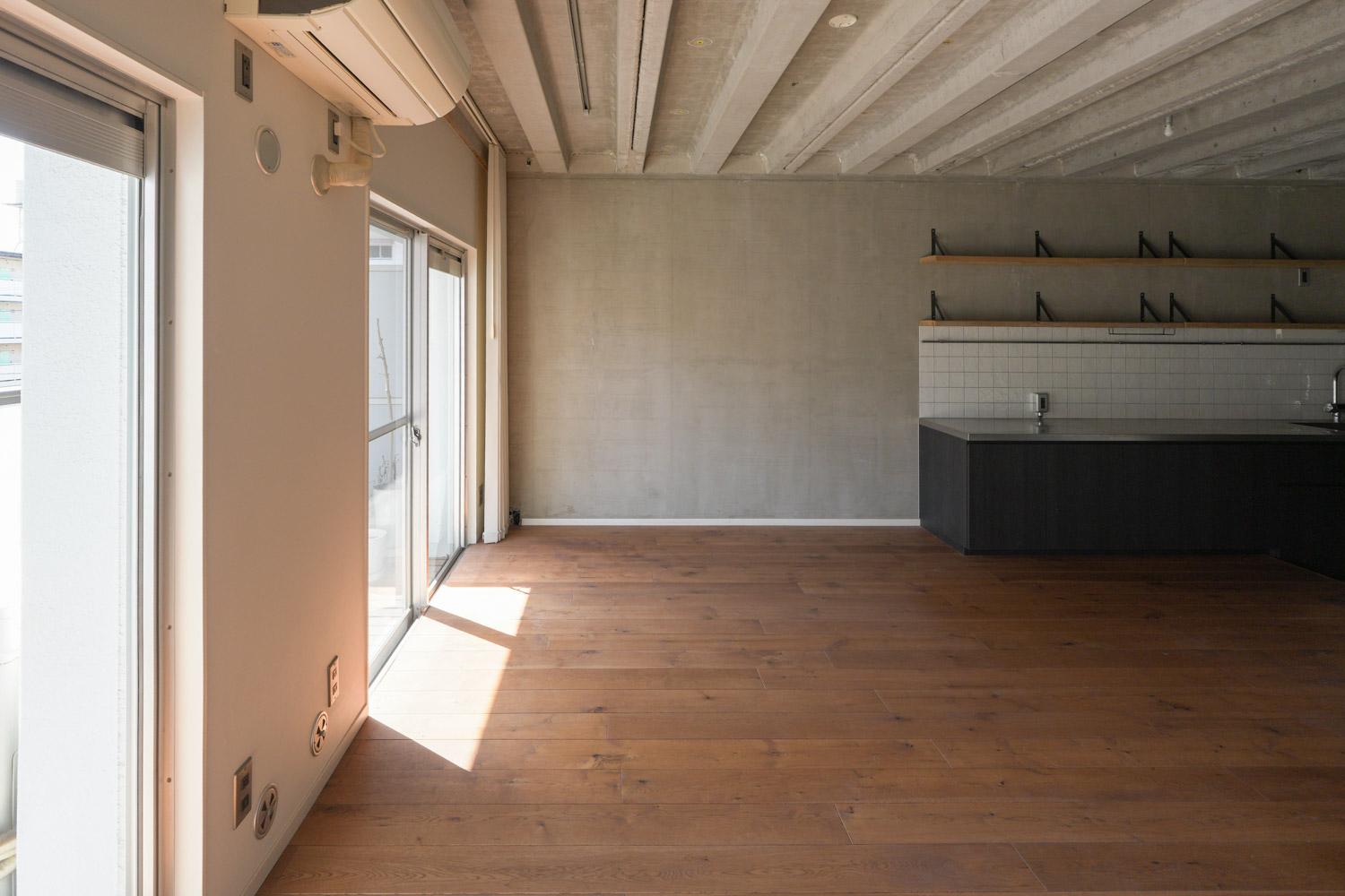 三鷹市下連雀の賃貸物件/南向きの窓から光がよく入る