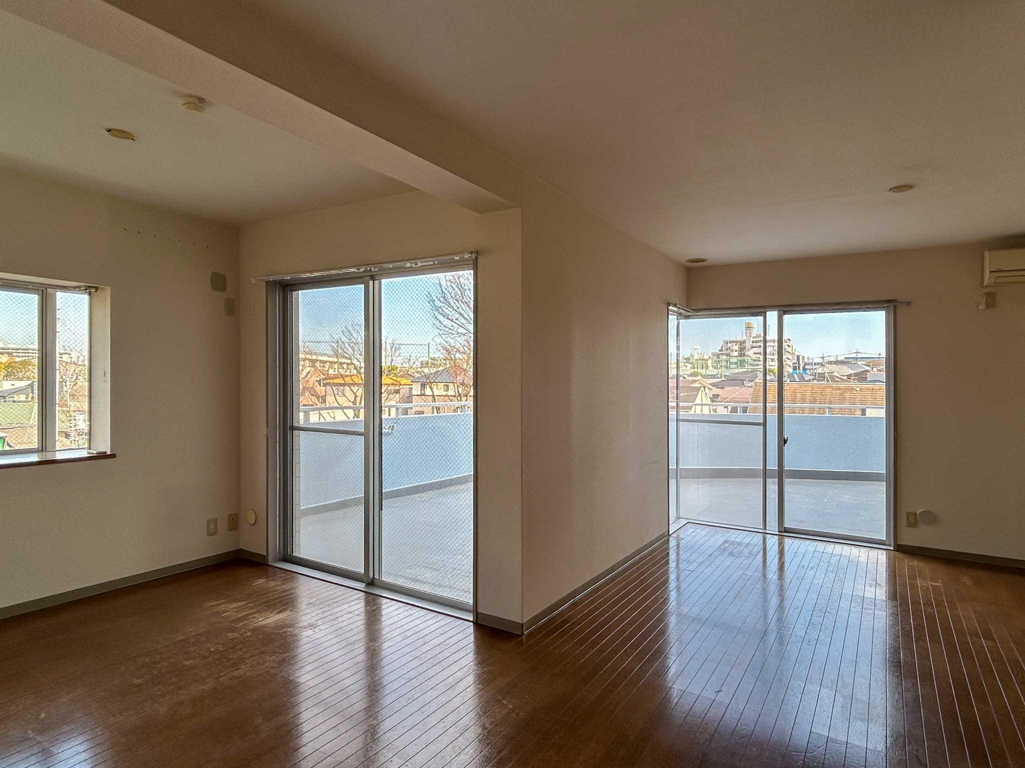 横浜市青葉区もえぎ野の賃貸物件/朝から昼にかけて、たっぷり光が入るリビング