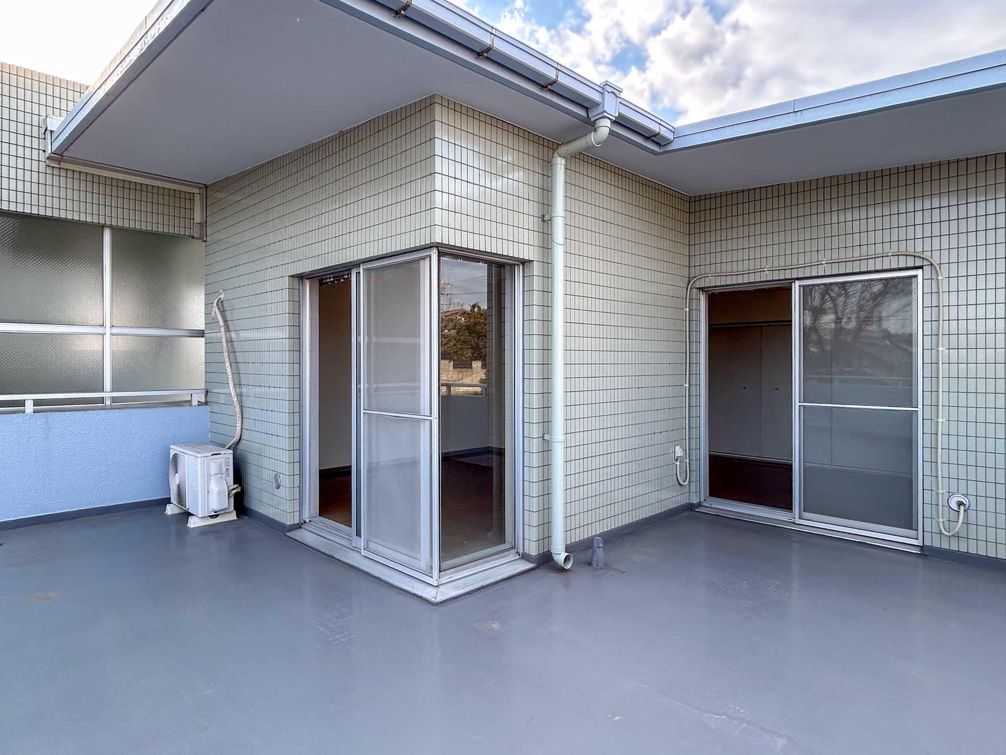 横浜市青葉区もえぎ野の賃貸物件/リビングを外から