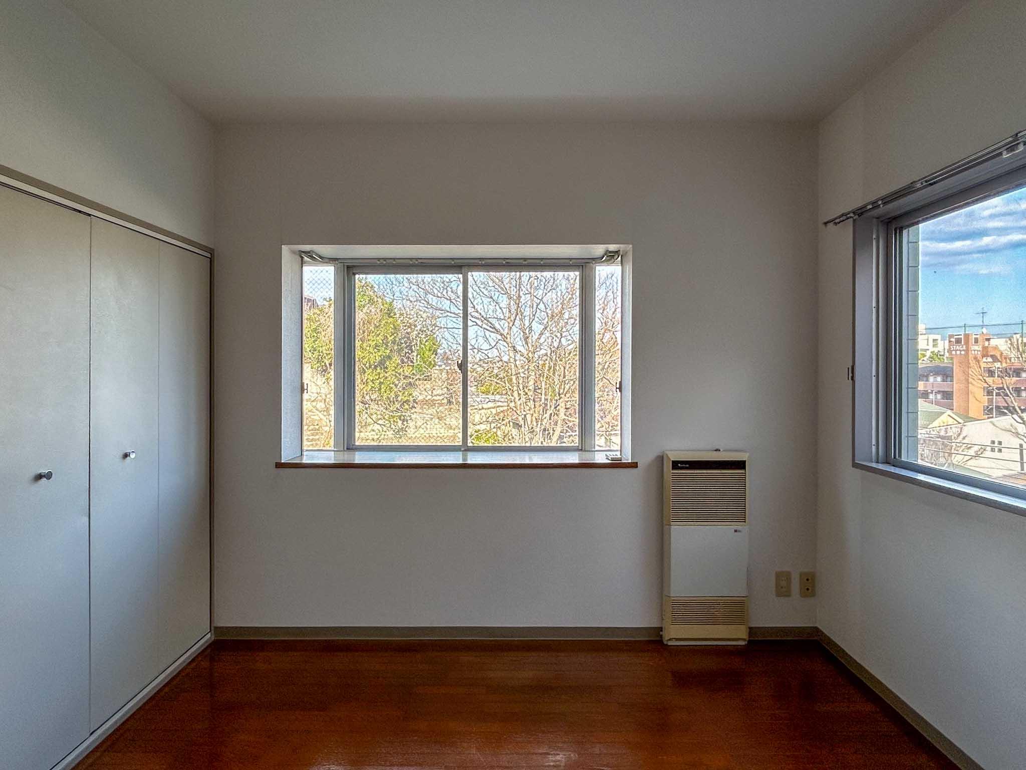 横浜市青葉区もえぎ野の賃貸物件/6帖の洋室。この部屋も二面採光