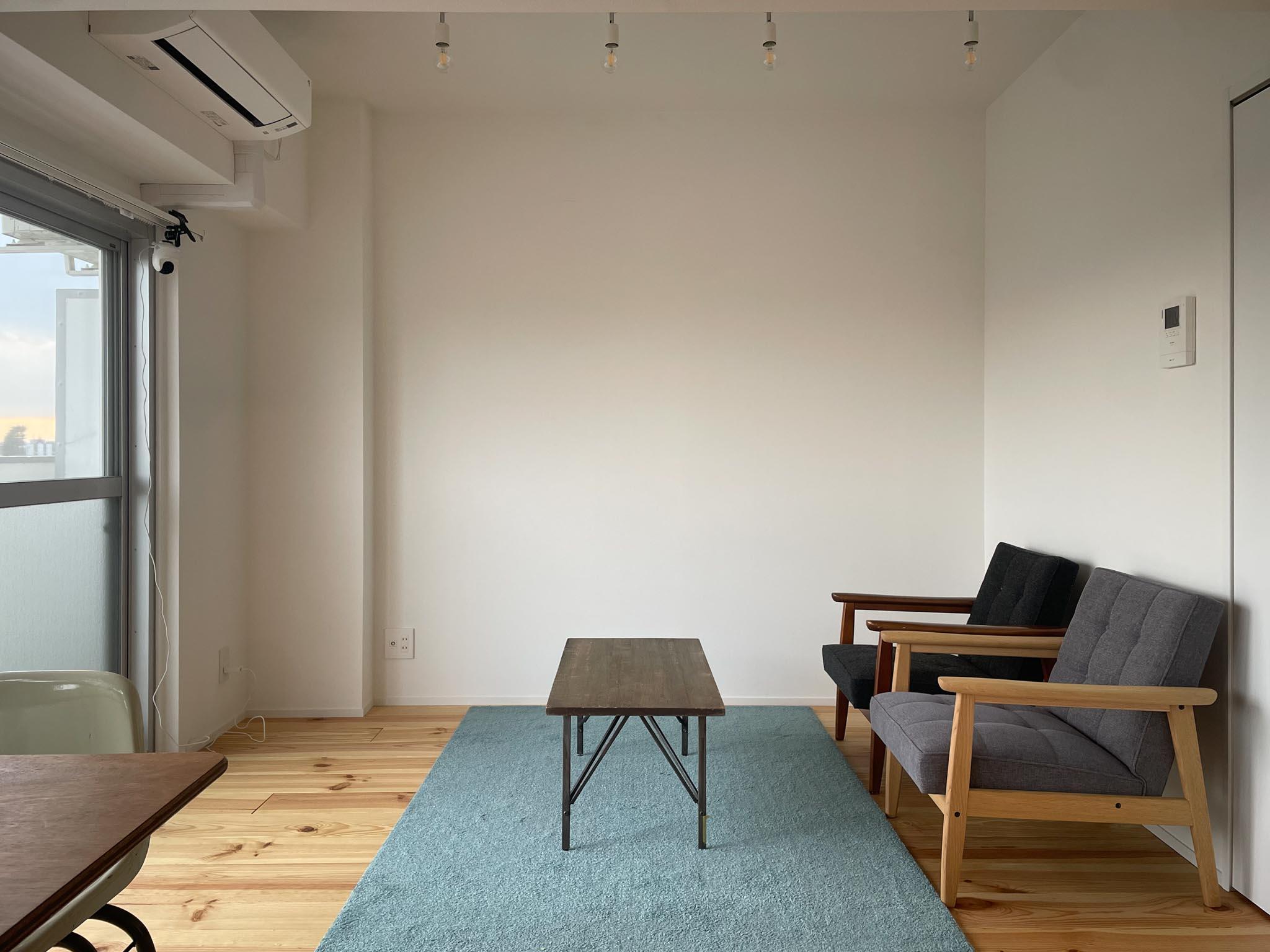 世田谷区桜新町の賃貸物件/リビングの西側はソファセットを置いてリラックス