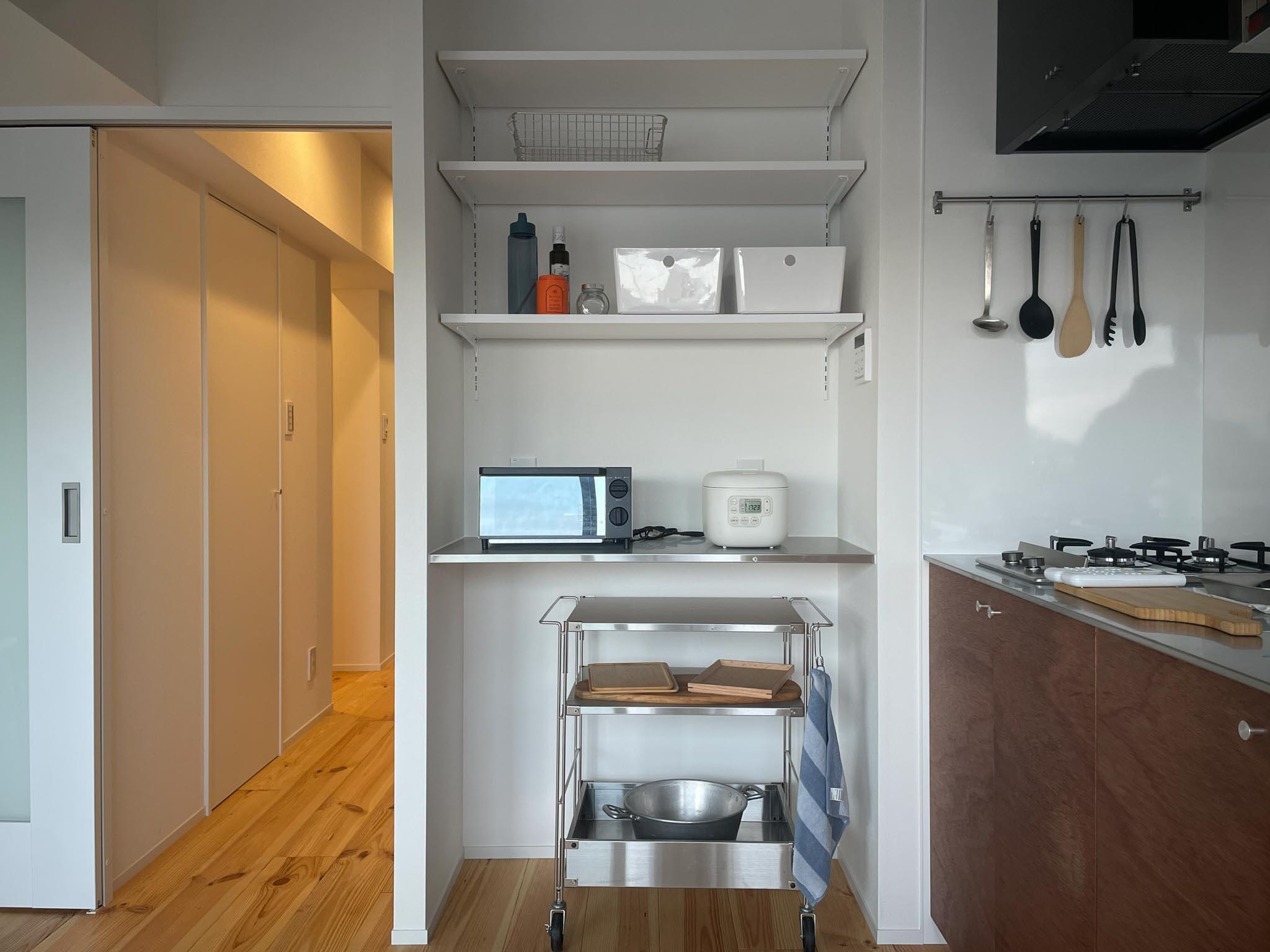 世田谷区桜新町の賃貸物件/キッチン横にはワゴンを当てはめたり、食器を並べたり。ちょっとしたアレンジが楽しめそうです