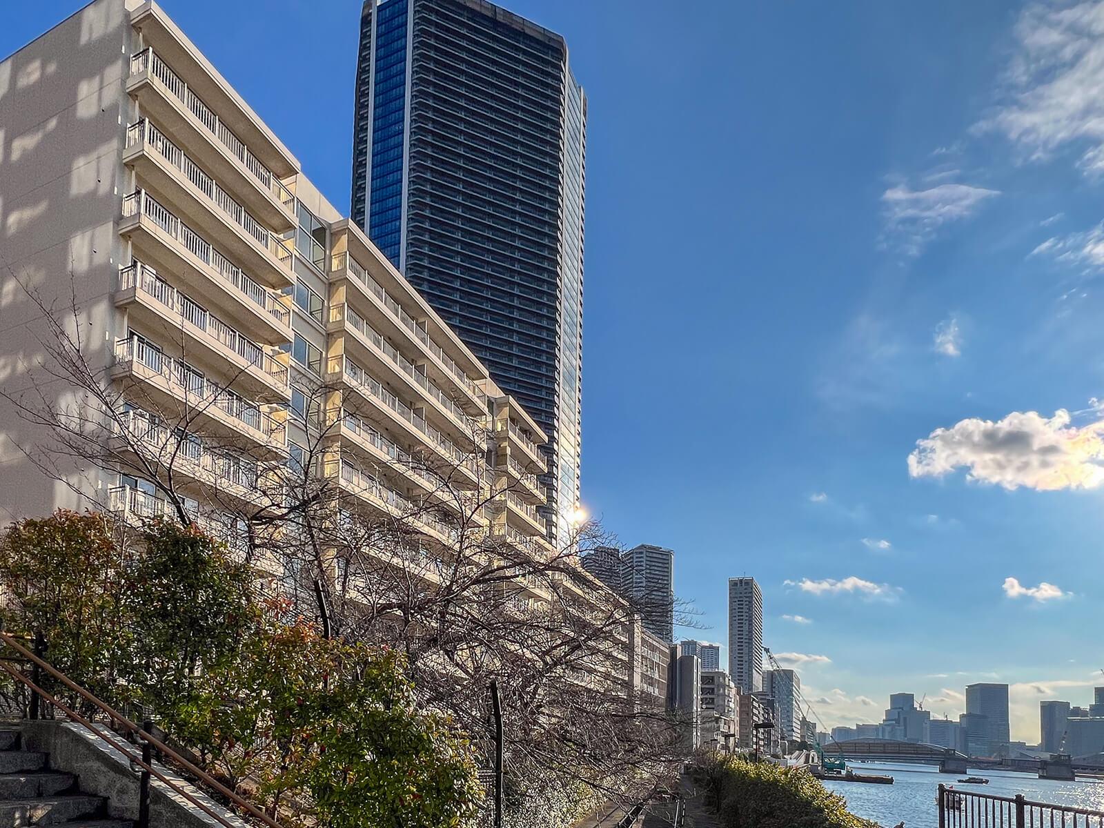 中央区月島の売買物件/隅田川沿いにある古き良きマンション。その最上階にこの部屋はあります