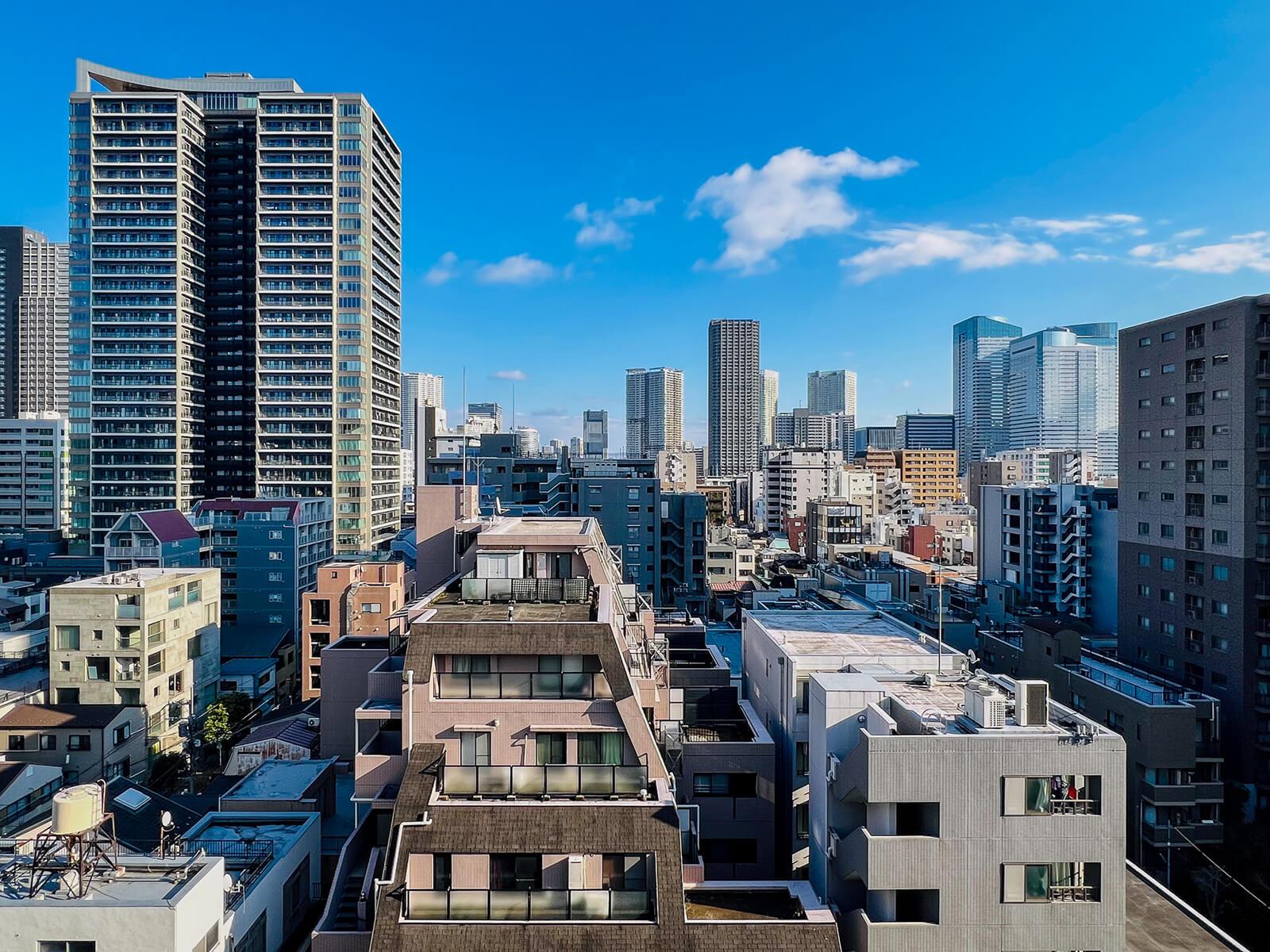 中央区月島の売買物件/景色はこんな感じ。月島の古い街並みと新しい街並みが混在する景色です