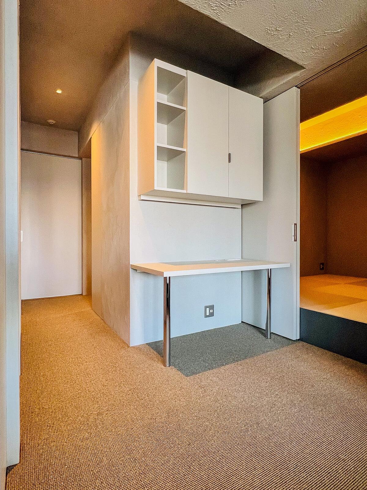 中央区月島の売買物件/和室の脇にもデスクスペースが。和室を子ども部屋にするのであれば、このデスクは勉強机になりそうです