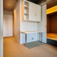 中央区月島の売買物件/和室の脇にもデスクスペースが。和室を子ども部屋にするのであれば、このデスクは勉強机になりそうです