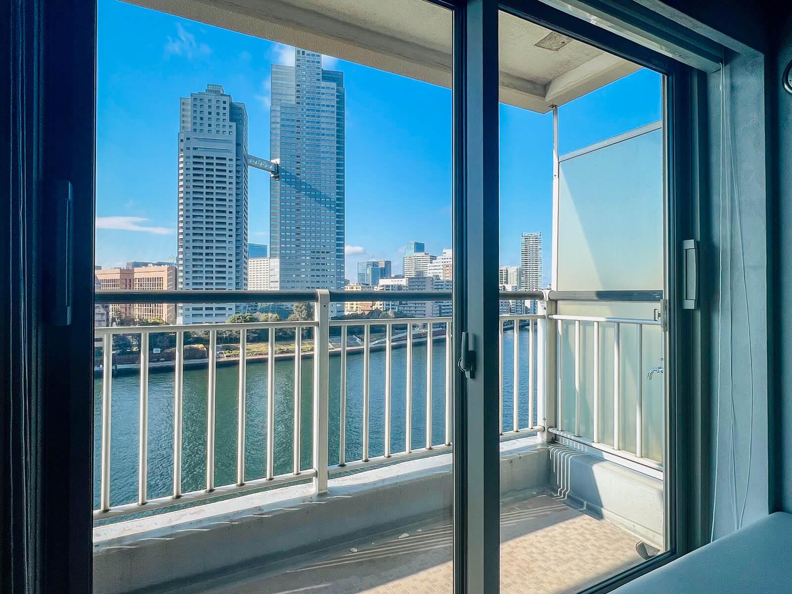 中央区月島の売買物件/窓はどれもペアガラスのサッシに刷新されています