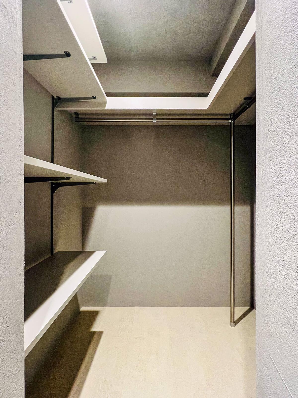 中央区月島の売買物件/洗濯機置き場の奥にウォークインクローゼット