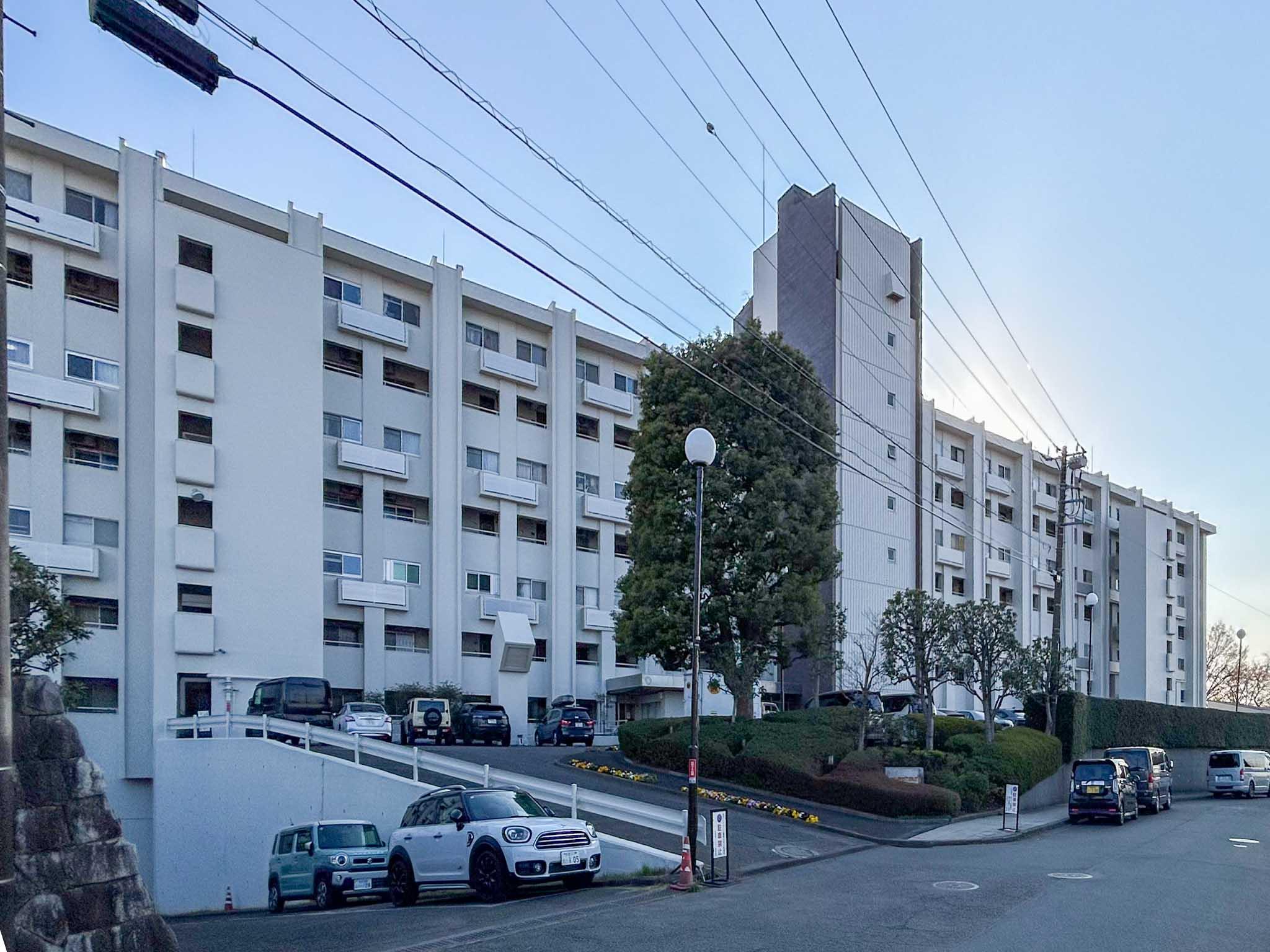 横浜市港北区日吉本町の売買物件/日吉の高台にどしりと構えるレトロマンション