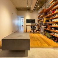 横浜市港北区日吉本町の売買物件/玄関土間。腰掛けつき