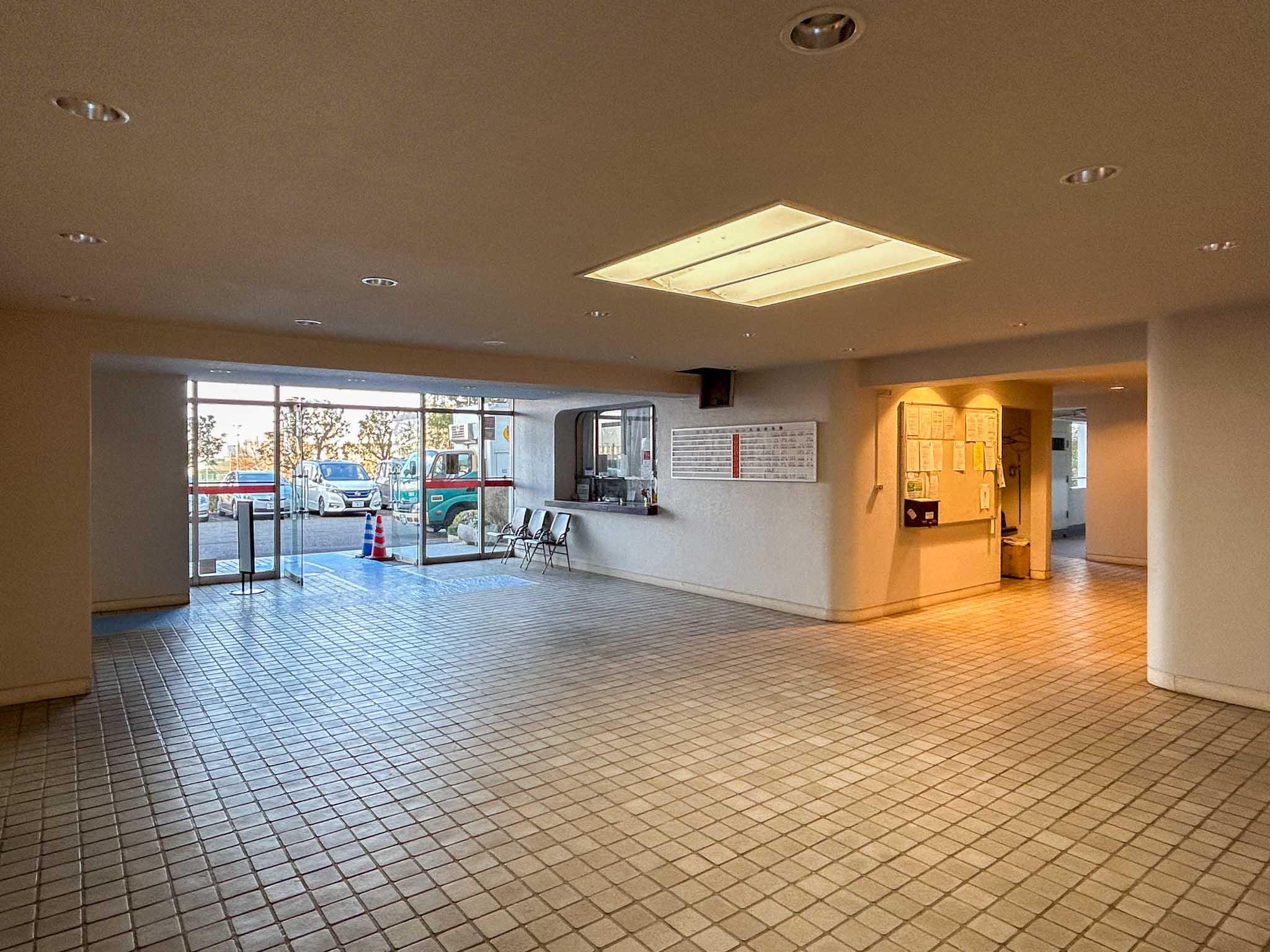 横浜市港北区日吉本町の売買物件/ゆったりとしたエントランスホール