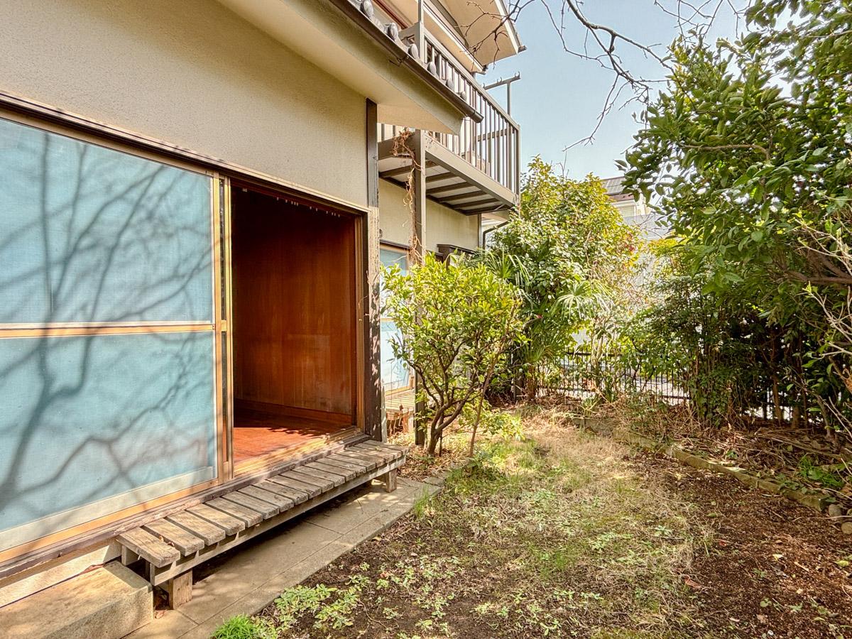 町田市忠生の賃貸物件/柿にレモン。季節ごとの果物を楽しめる広々とした庭