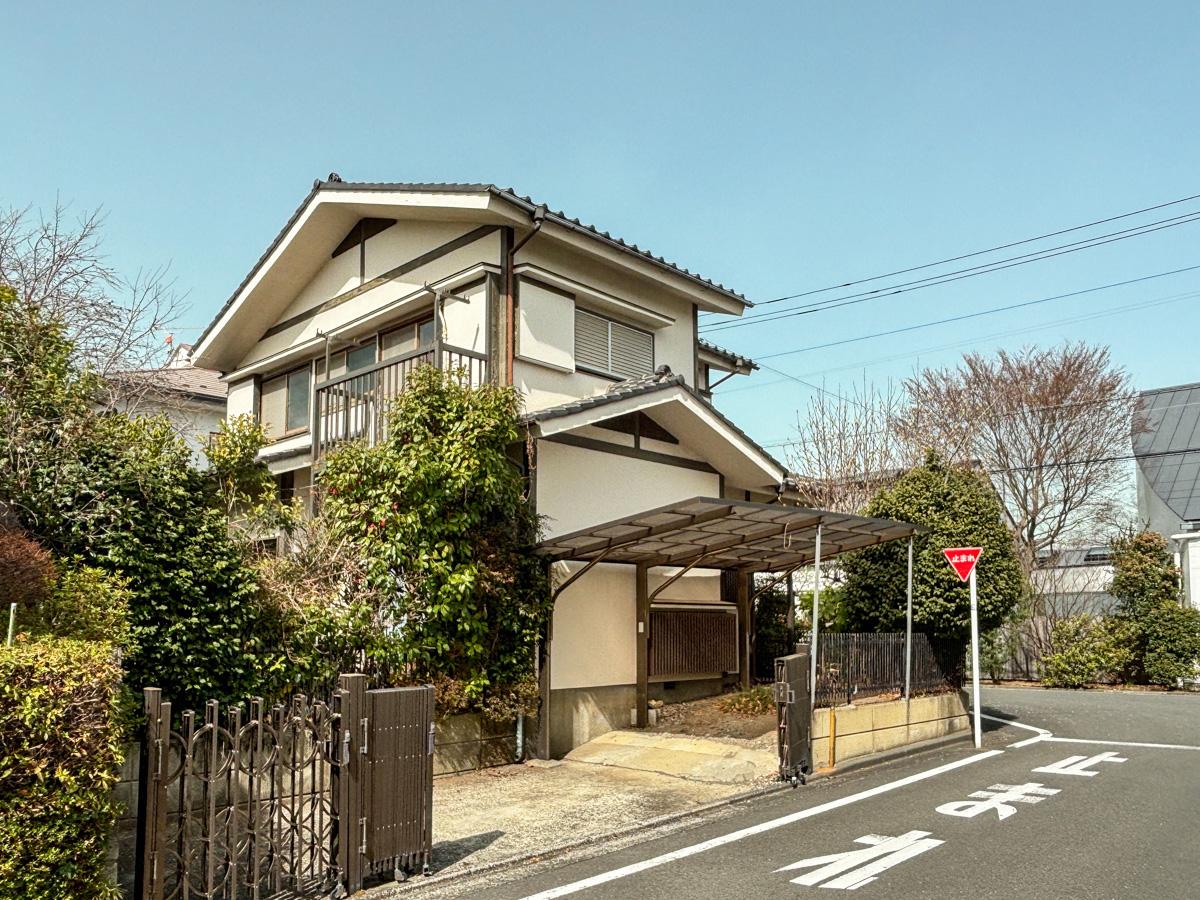町田市忠生の賃貸物件/駐車場付き。自転車も数台置けます