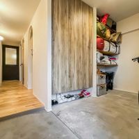 新宿区上落合の売買物件/玄関の土間収納。アクティビティグッズ等、外で使うものはここに収納しておくと良さそう