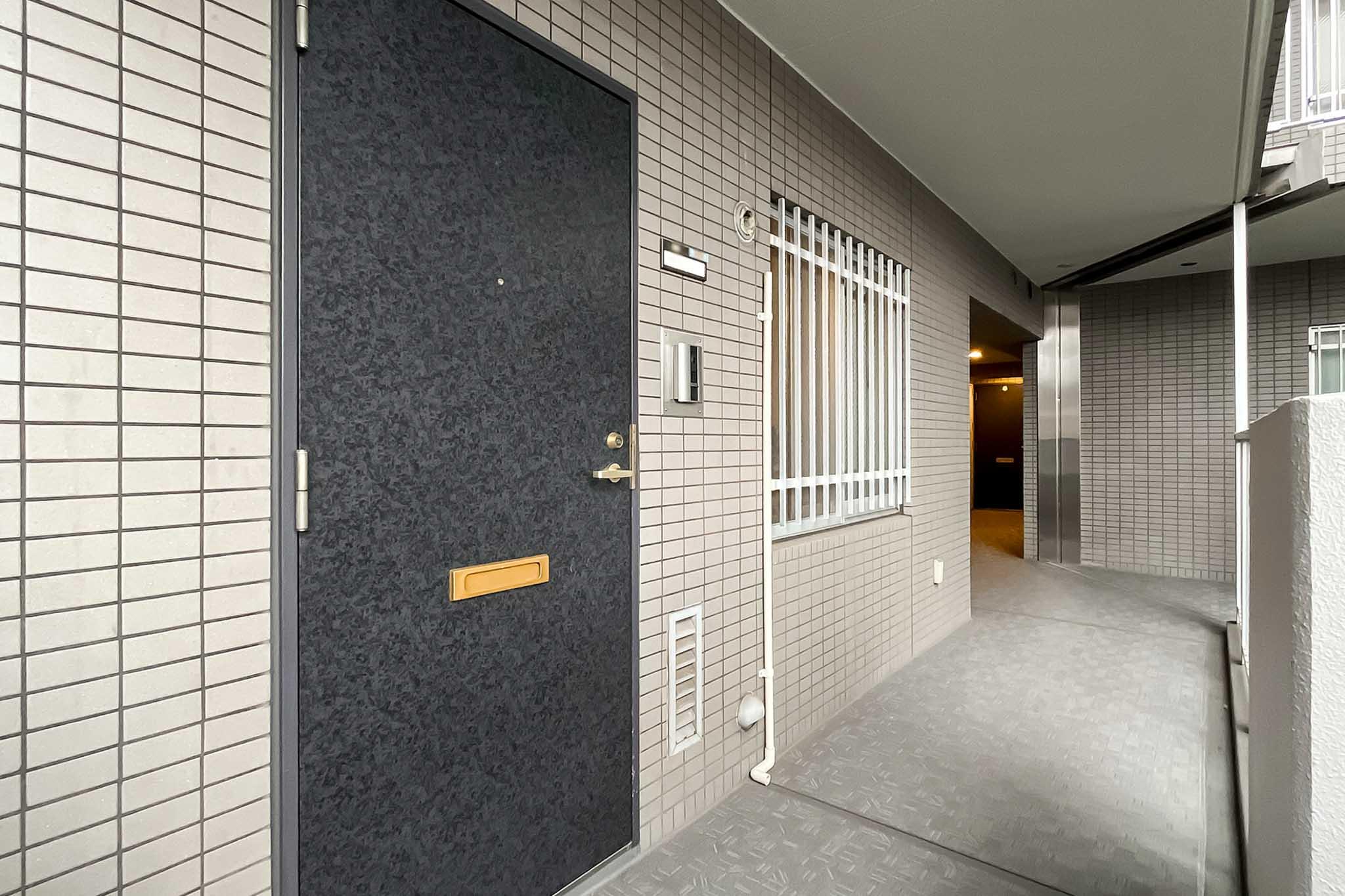 新宿区上落合の売買物件/玄関先