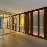 新宿区上落合の売買物件/エントランス。オートロック付き、宅配ボックスもあります