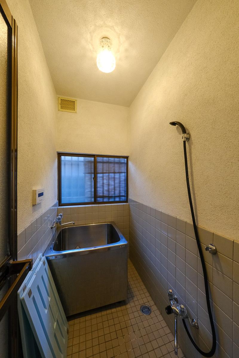 世田谷区上祖師谷の賃貸物件/風呂はレトロな雰囲気ですが、追いだき付き
