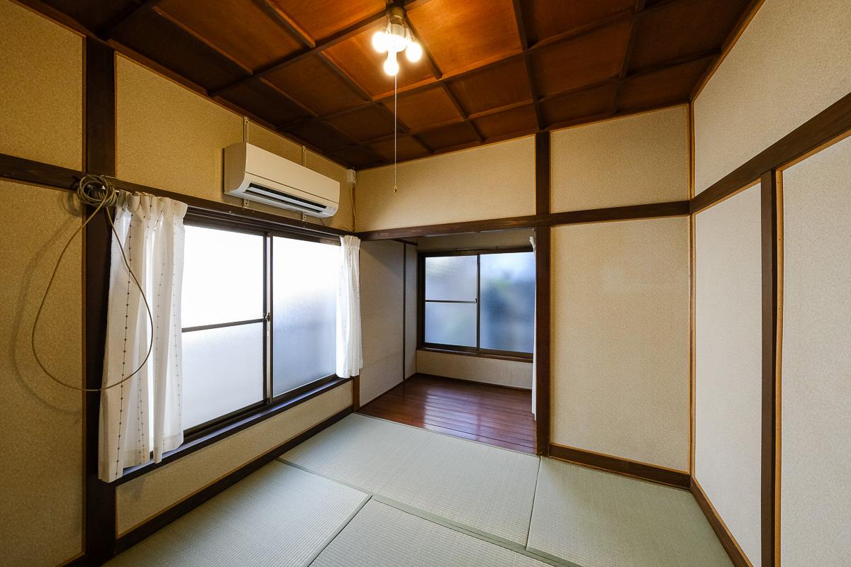 世田谷区上祖師谷の賃貸物件/玄関を入ってすぐ左側の4.5畳ほどの和室