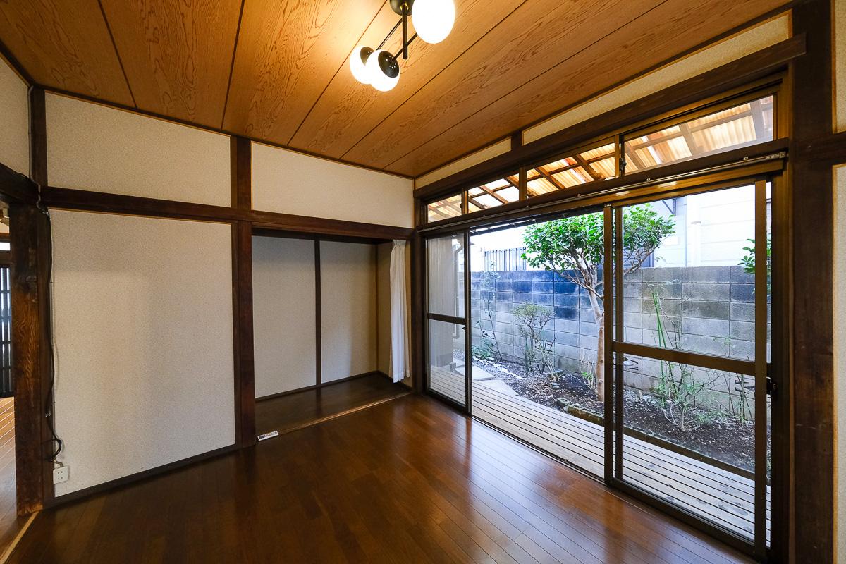 世田谷区上祖師谷の賃貸物件/洋室の端には収納スペース