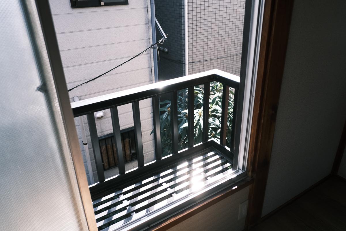 世田谷区上祖師谷の賃貸物件/2階の窓際に腰掛けてぼうっとするのも気持ちよさそう