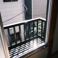 世田谷区上祖師谷の賃貸物件/2階の窓際に腰掛けてぼうっとするのも気持ちよさそう