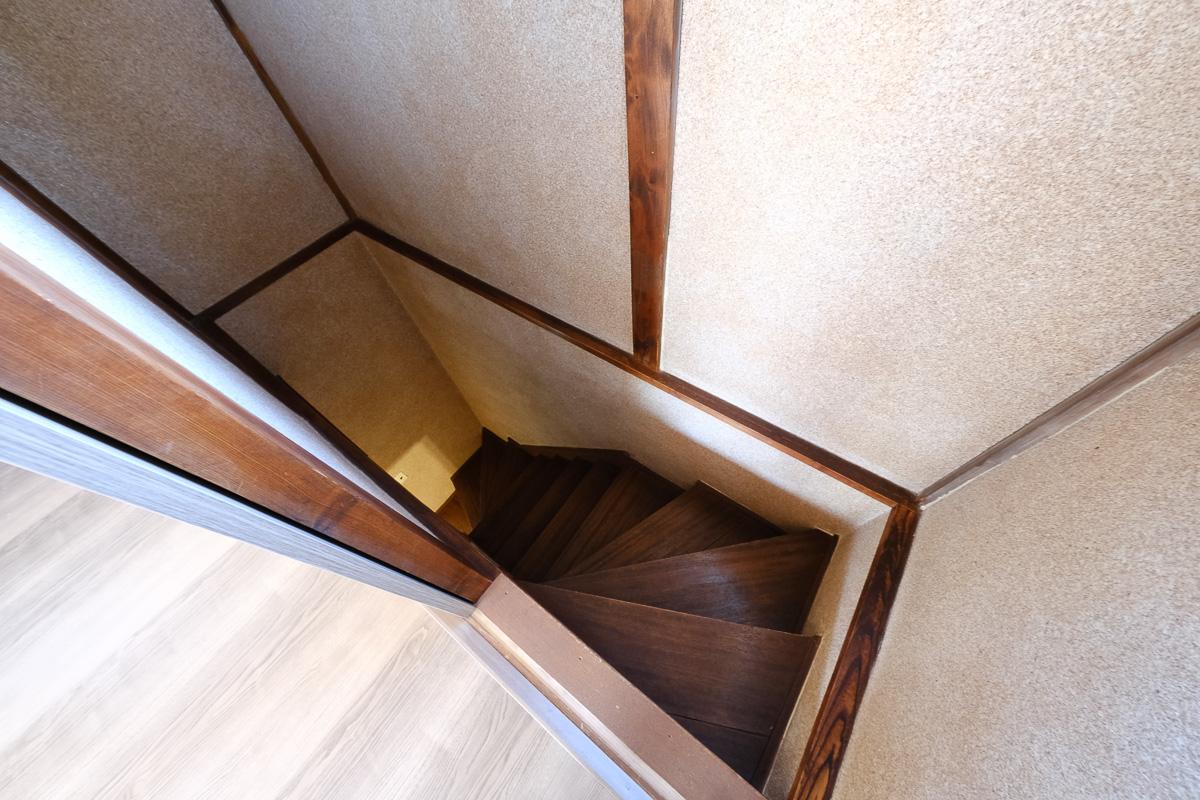 世田谷区上祖師谷の賃貸物件/階段