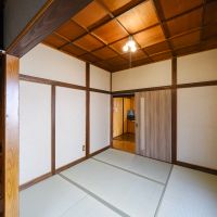 世田谷区上祖師谷の賃貸物件/玄関を入ってすぐ左側の4.5畳ほどの和室