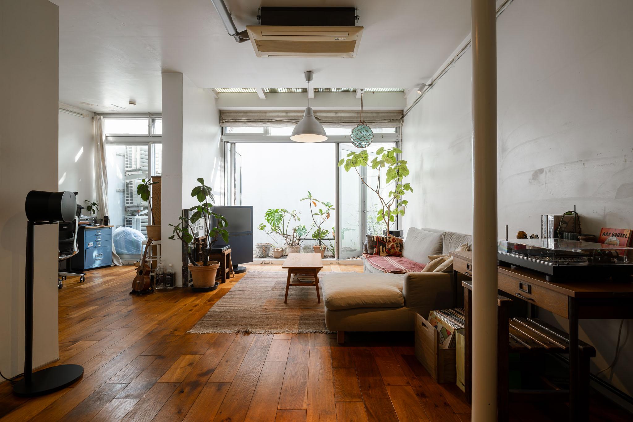 世田谷区上馬の売買物件/外からの視線を一切気にすることなく、のびのびと過ごせる地下のリビング