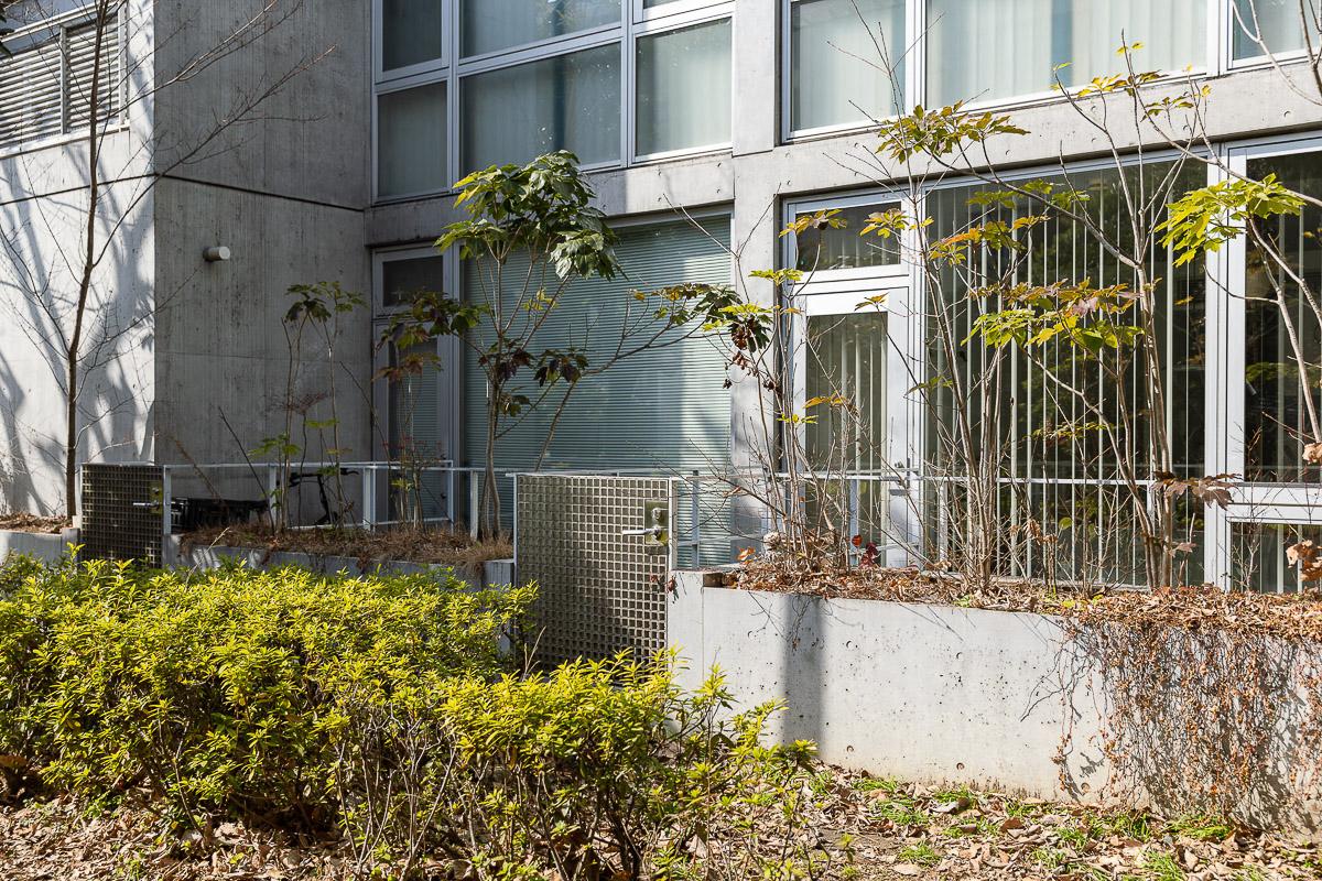 世田谷区上馬の売買物件/目の前の緑道から直接出入りできる区画です