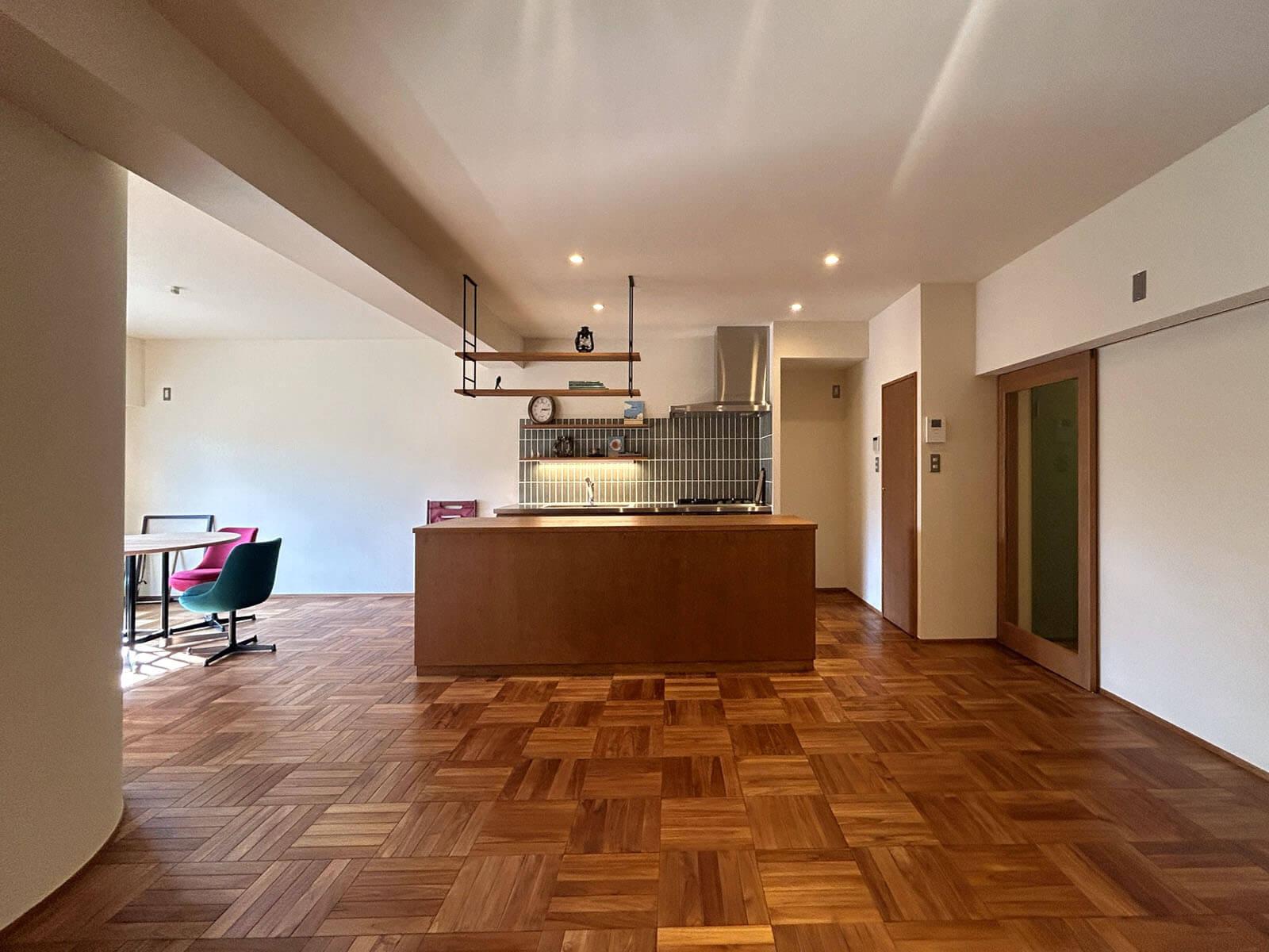 調布市国領町の売買物件/じゃーん、ゆったり広々 L字形のリビング