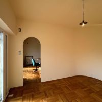 調布市国領町の売買物件/入口と壁にＲを効かせたわいい部屋