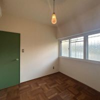 調布市国領町の売買物件/共用廊下に面した窓も二重サッシで断熱性がアップしているはず