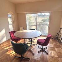 調布市国領町の売買物件/大きなテーブルを持ち込んで、家族と楽しく過ごしたくなる明るい窓辺