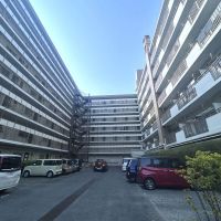 調布市国領町の売買物件/コの字に配列されたマンション、駐車場の空きはありません