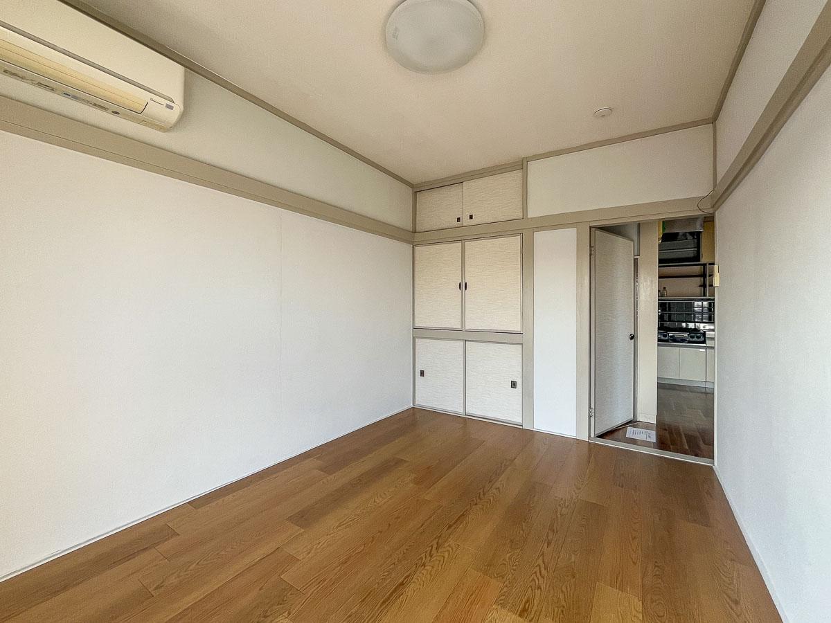 品川区旗の台の賃貸物件/バルコニー側から見た室内