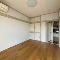 品川区旗の台の賃貸物件/バルコニー側から見た室内