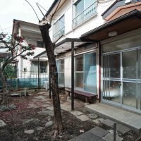 新宿区北新宿の賃貸物件/ガラス引き戸の玄関がお出迎え