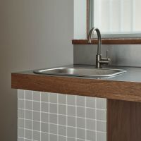 新宿区北新宿の賃貸物件/ラワン、タイル、ステンレスの素材使いがかわいい