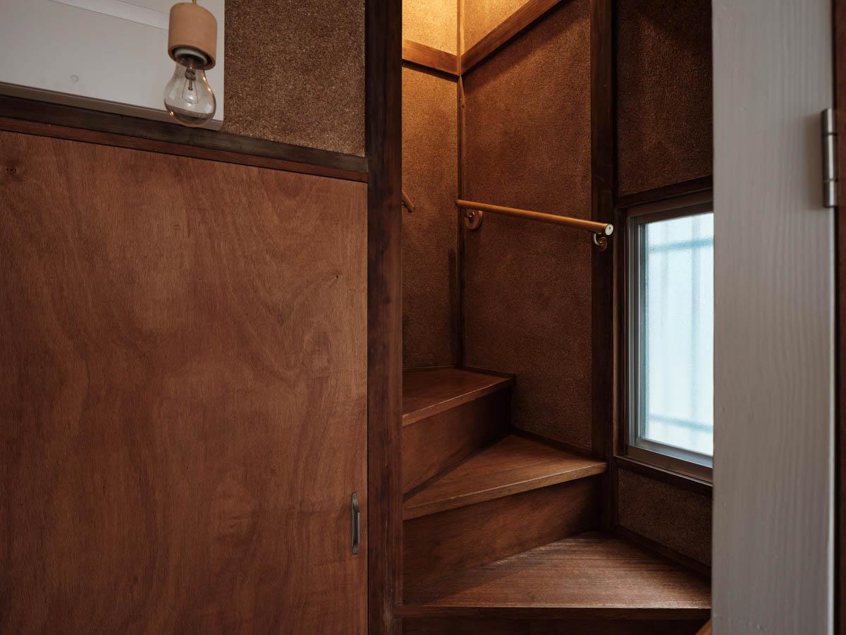 新宿区北新宿の賃貸物件/渋い階段が待っています