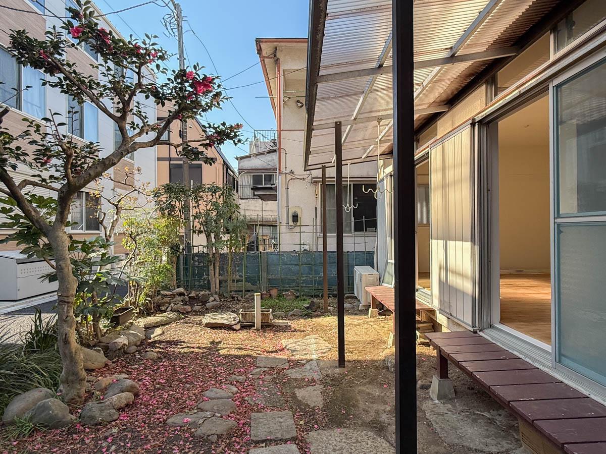 新宿区北新宿の賃貸物件/お庭