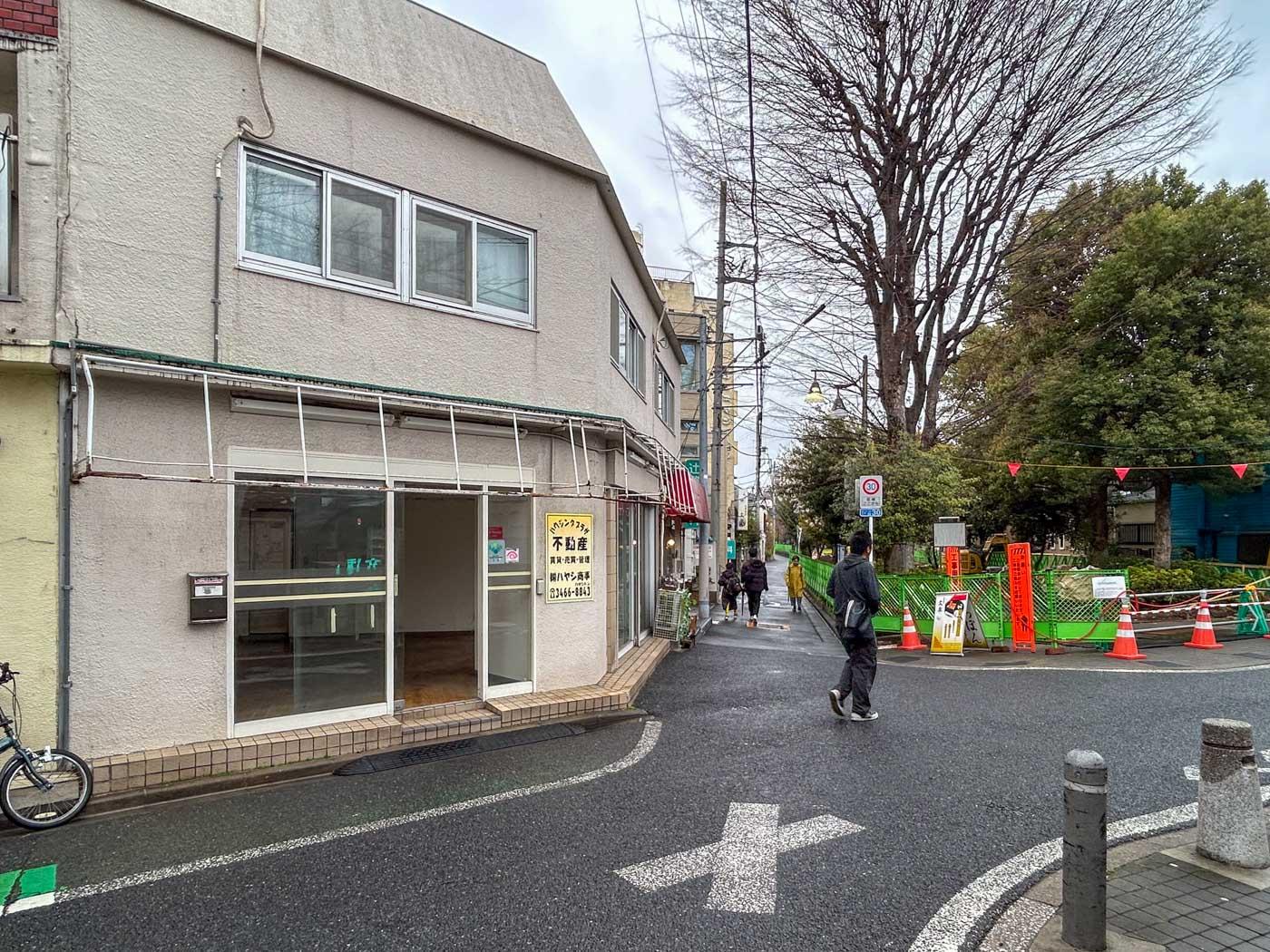 渋谷区西原の賃貸物件/西原緑道の方をみる
