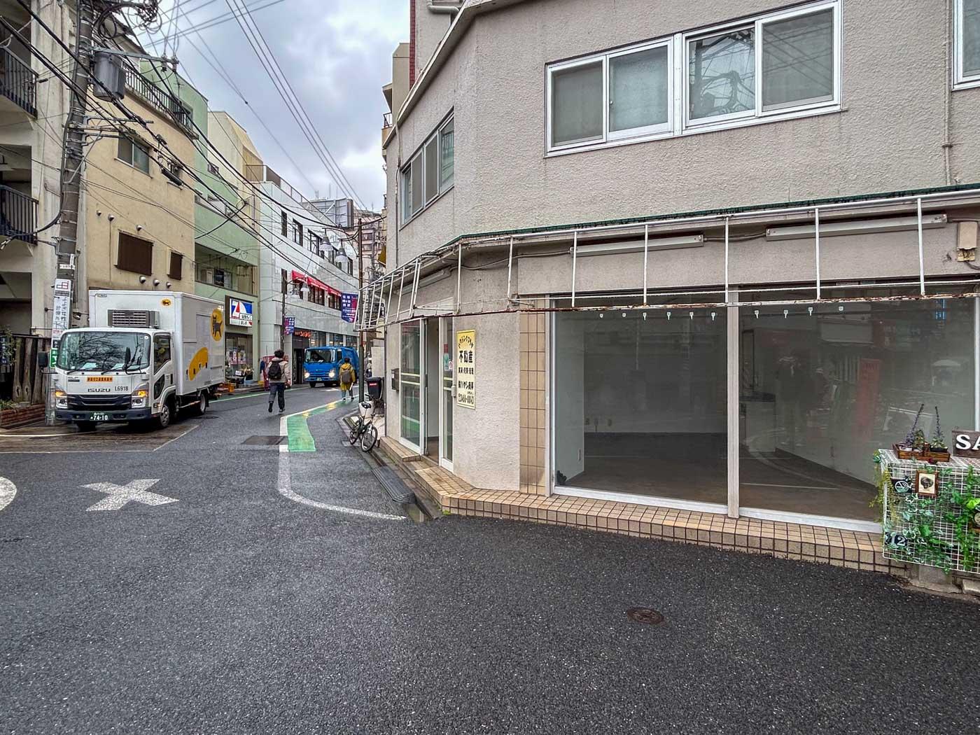 渋谷区西原の賃貸物件/幡ヶ谷駅の方をみる