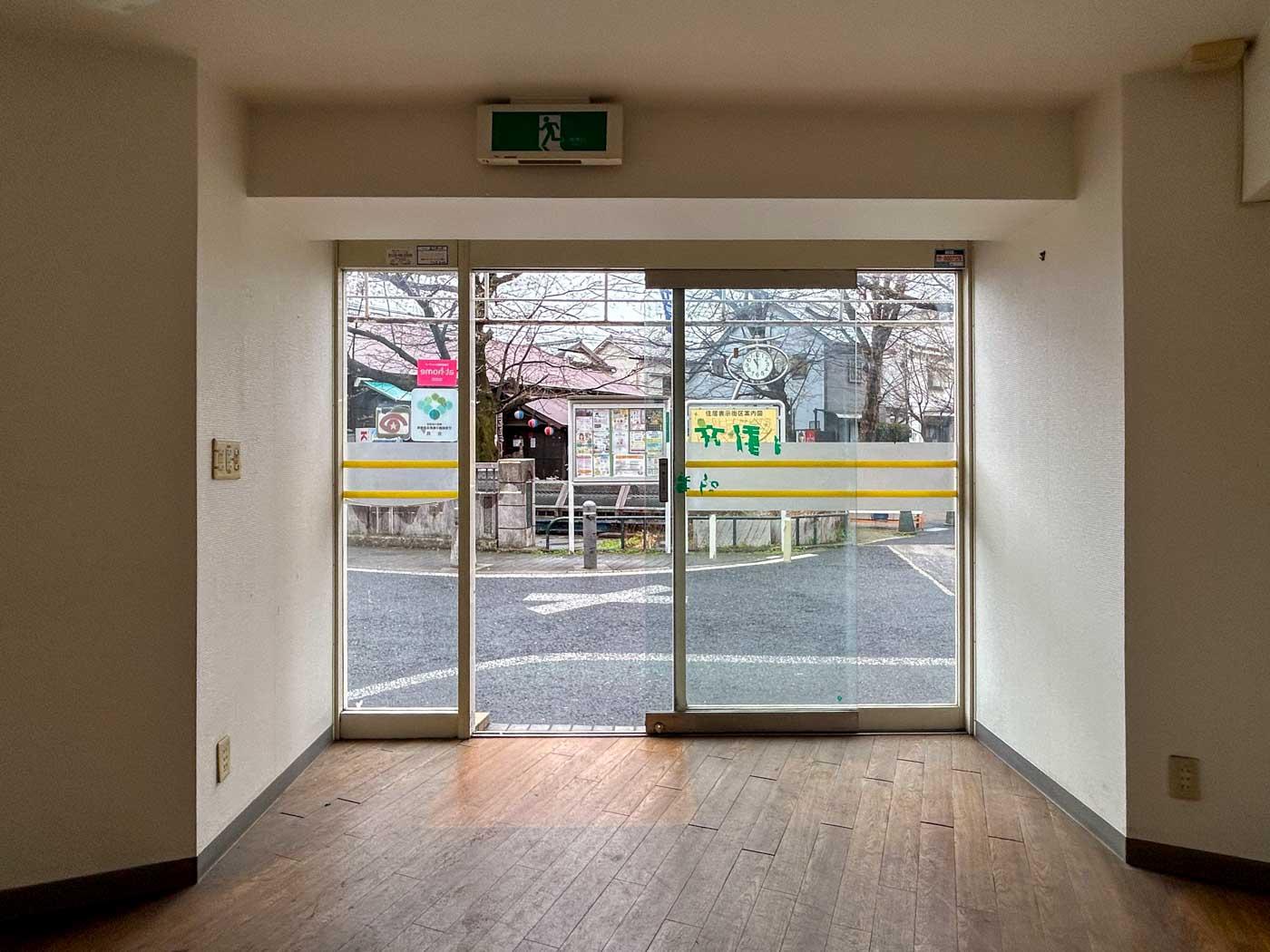 渋谷区西原の賃貸物件/出入り口は自動ドア