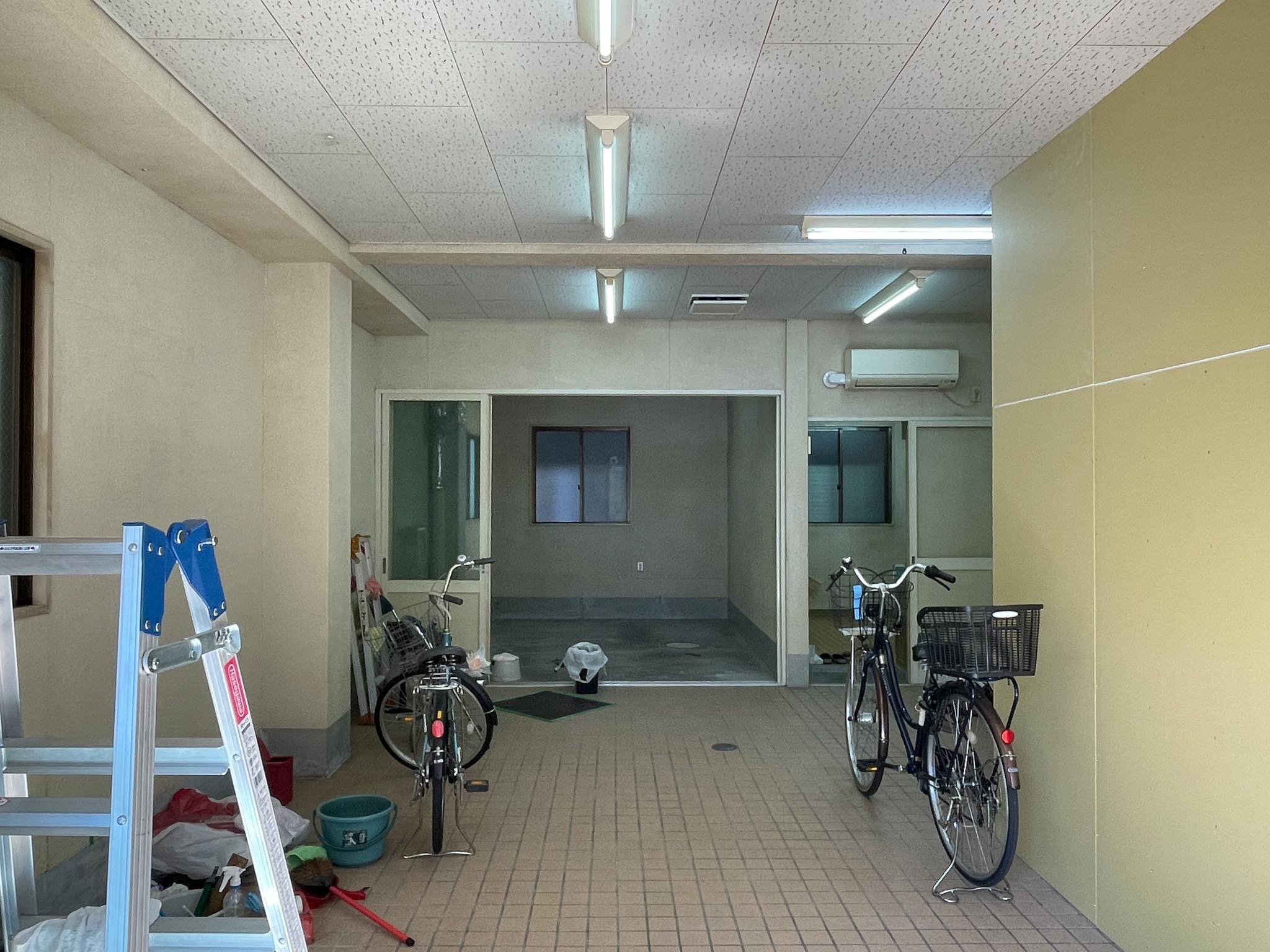 台東区浅草の賃貸物件/①：タイル貼りの床でラフに使用できます