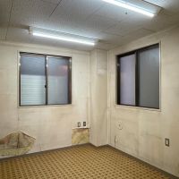 台東区浅草の賃貸物件/③：キッチンがある部屋。床は長尺シート貼りです