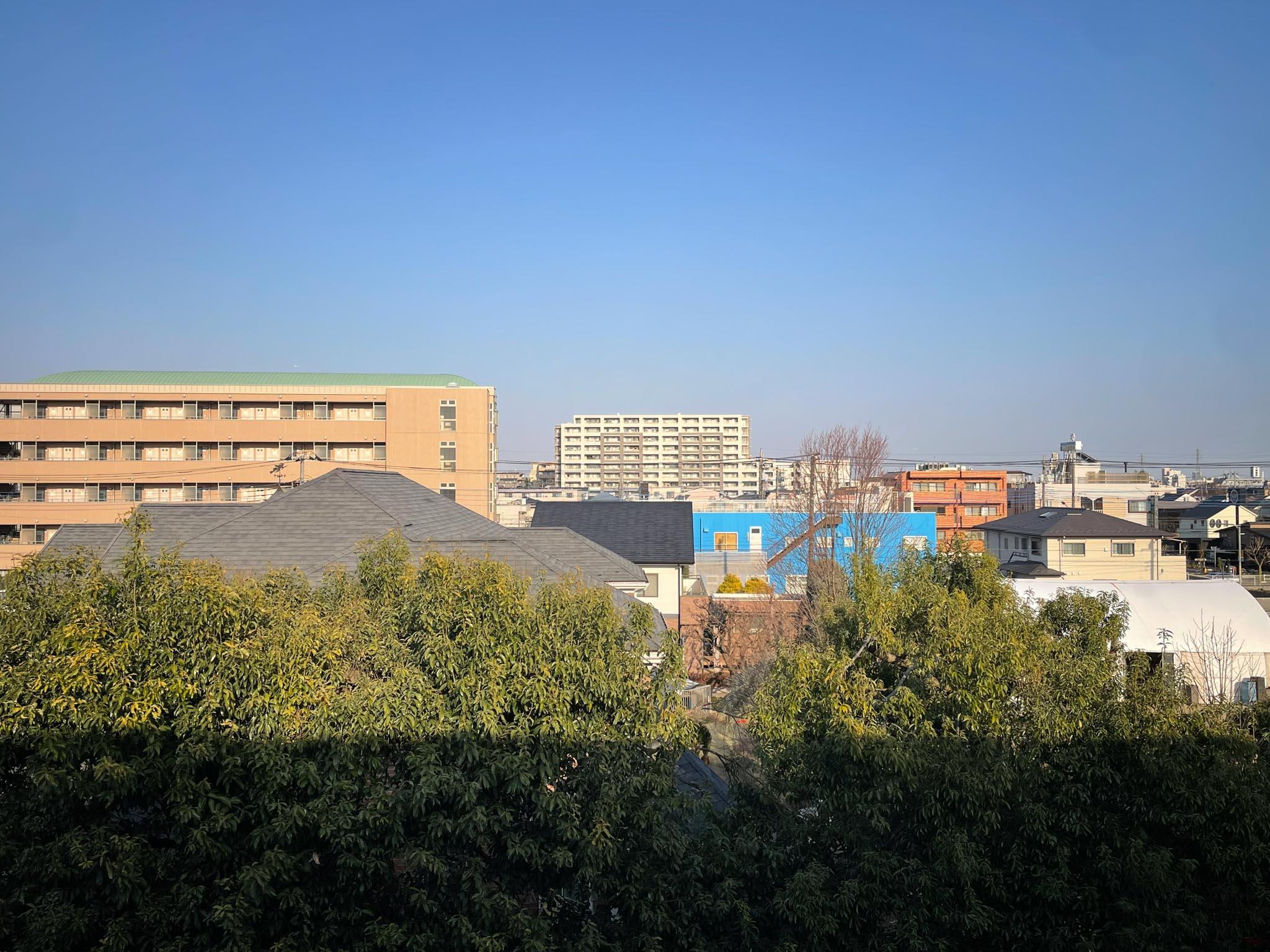 三鷹市井口の賃貸物件/上には青空、下には緑。のどかで心安らぐ景色です