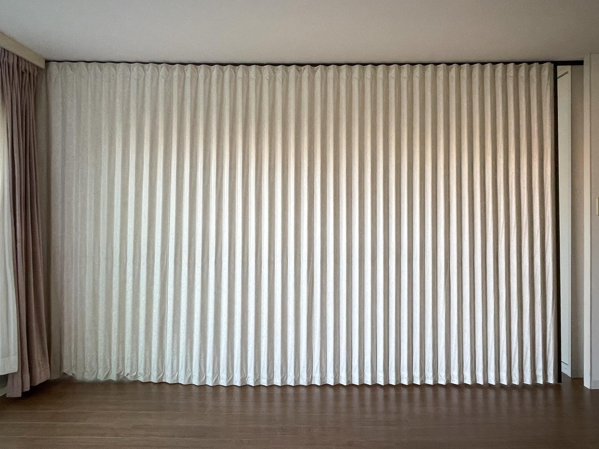 三鷹市井口の賃貸物件/リビングは、引き出し式の仕切りで空間を分けることができます