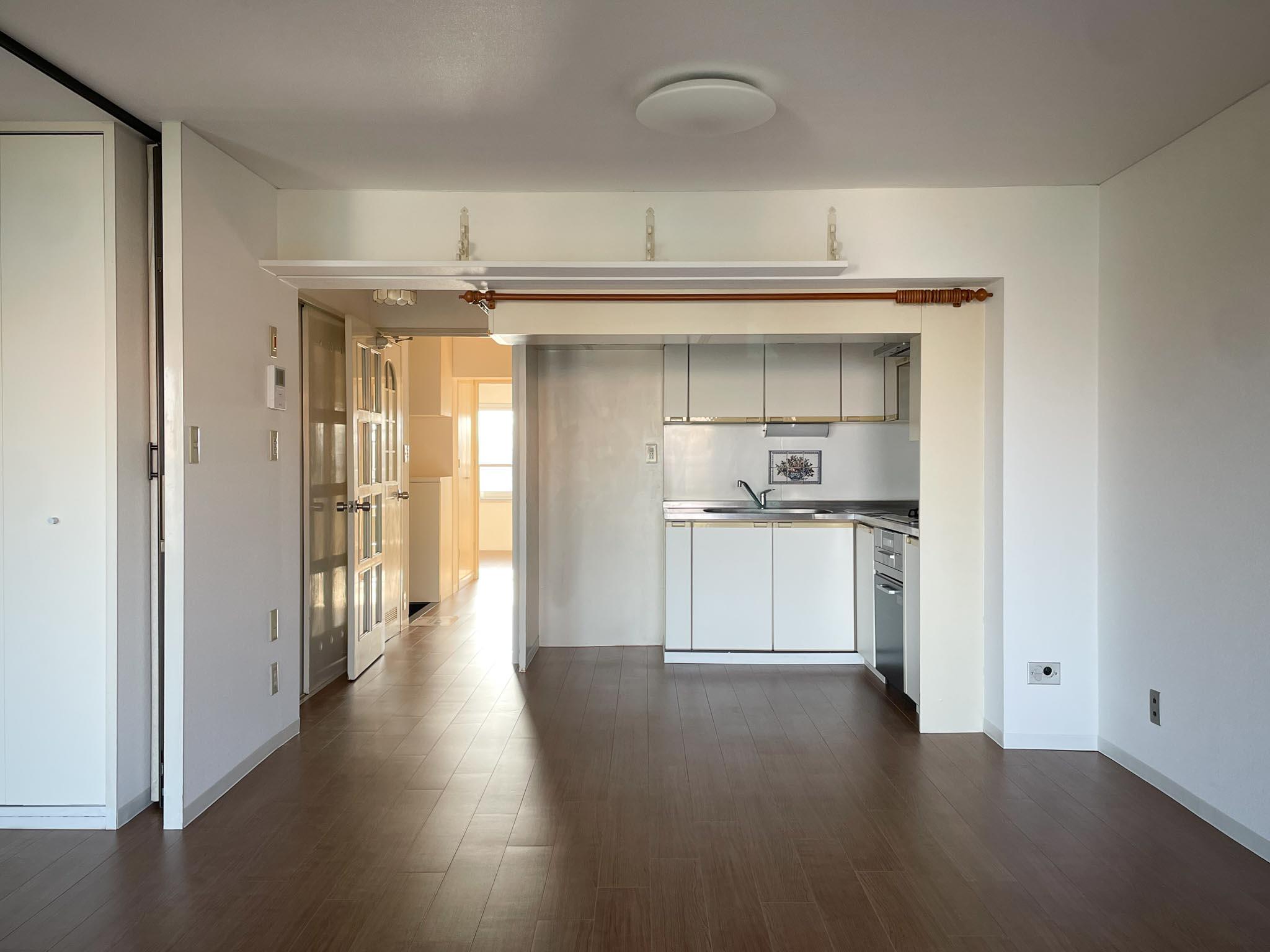 三鷹市井口の賃貸物件/リビングを西に向かって