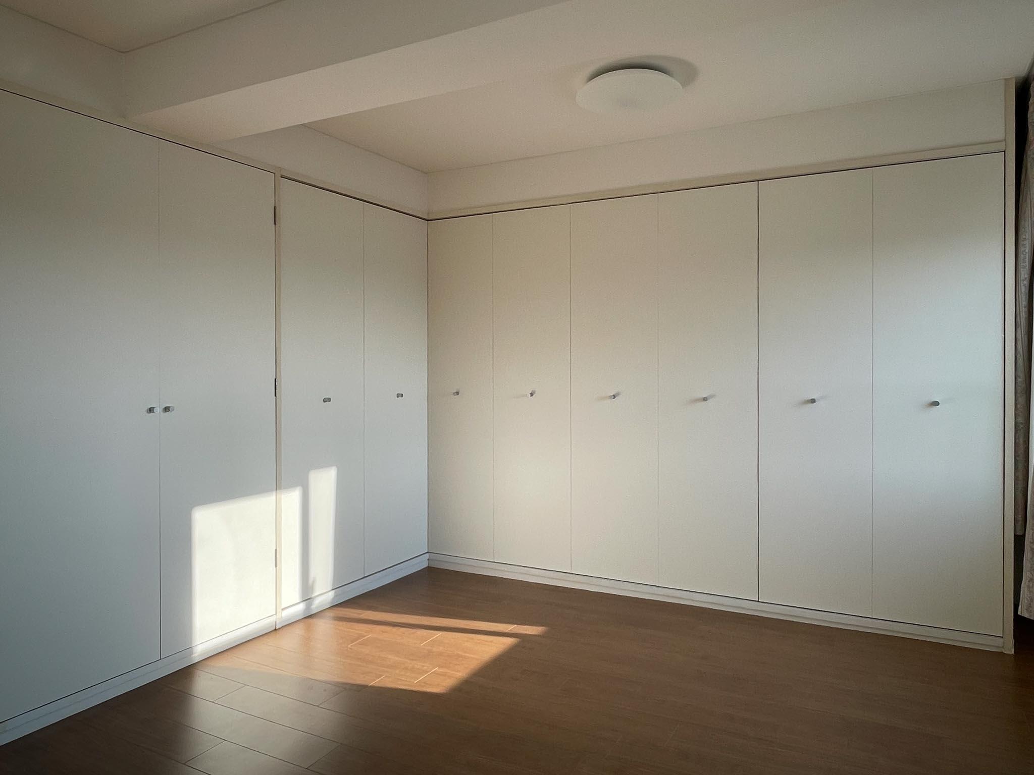 三鷹市井口の賃貸物件/6.6畳洋室：そしてこの収納力で、服は全て収まると思います