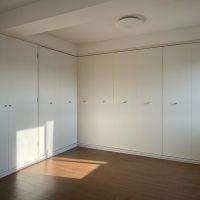 三鷹市井口の賃貸物件/6.6畳洋室：そしてこの収納力で、服は全て収まると思います